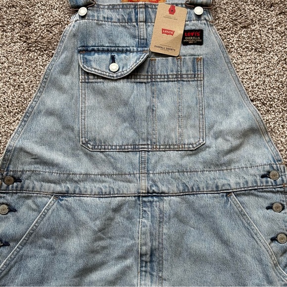 LEVIS 10 INCH INSEAM DENIM UTILITY OVERALL SHORTS MENS SIZE SMALL LIGHT WASH NEW - Picture 4 of 7